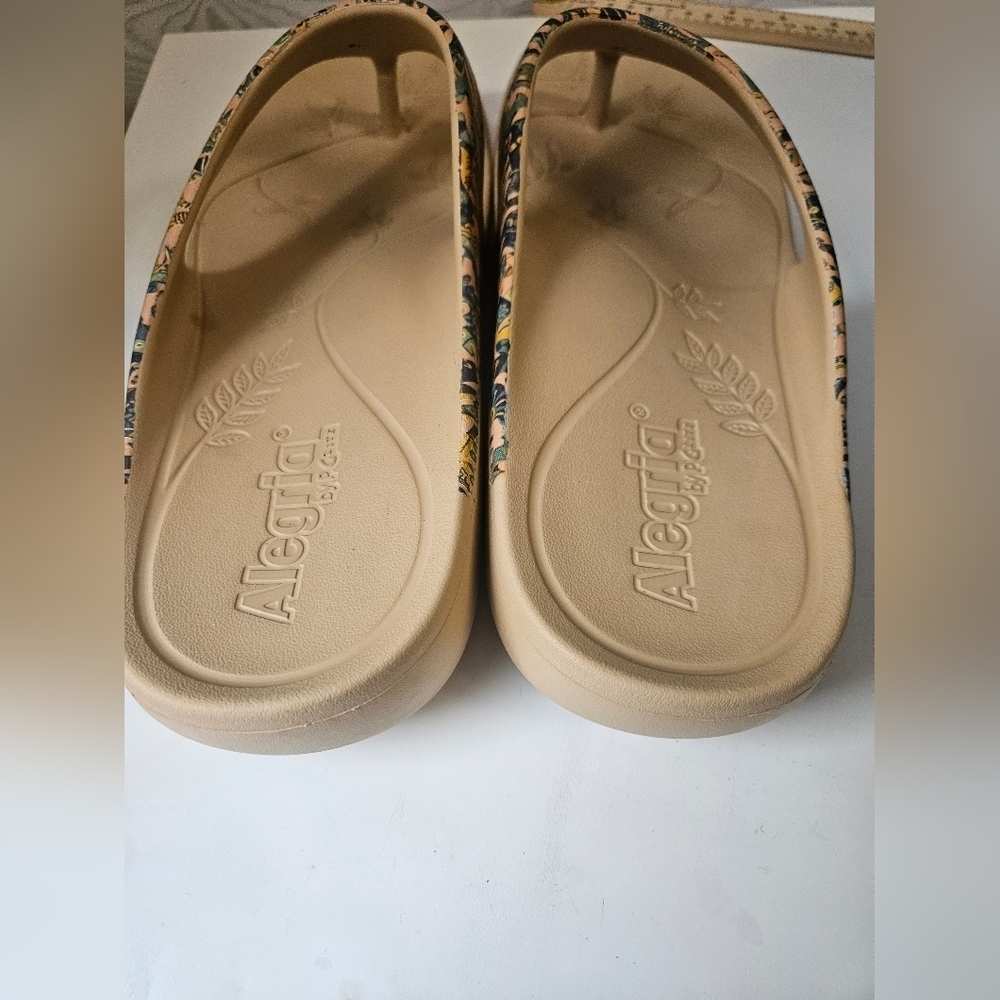 Alegria By PG Lite Floral Beige Women's Sandals Sz 10 - Picture 5 of 9